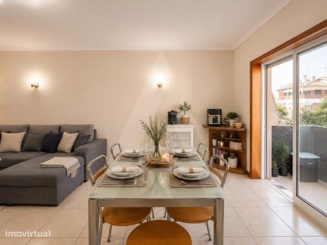 Apartamento T1 com garagem fechada na Praia da Barra