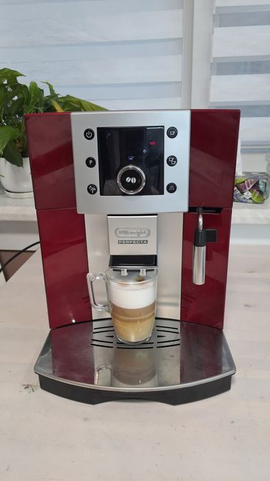 Кавомашина Delonghi Perfecta.