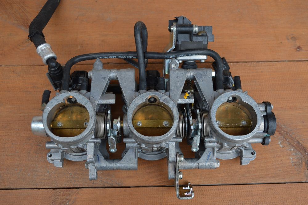 Triumph Street Triple 675 PRZEPUSTNICE wtryski czujnik przewód