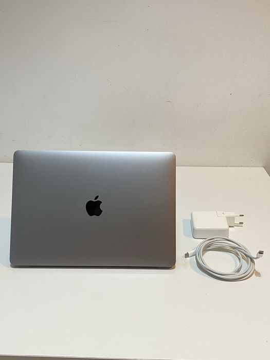 Apple MacBook Pro 13" (2020) Space Gray | Intel i5 Quad-Core | 16GB RAM | SSD 512GB | 4 Portas Thunderbolt | Impecável c/ Carregador | Aceito Retomas