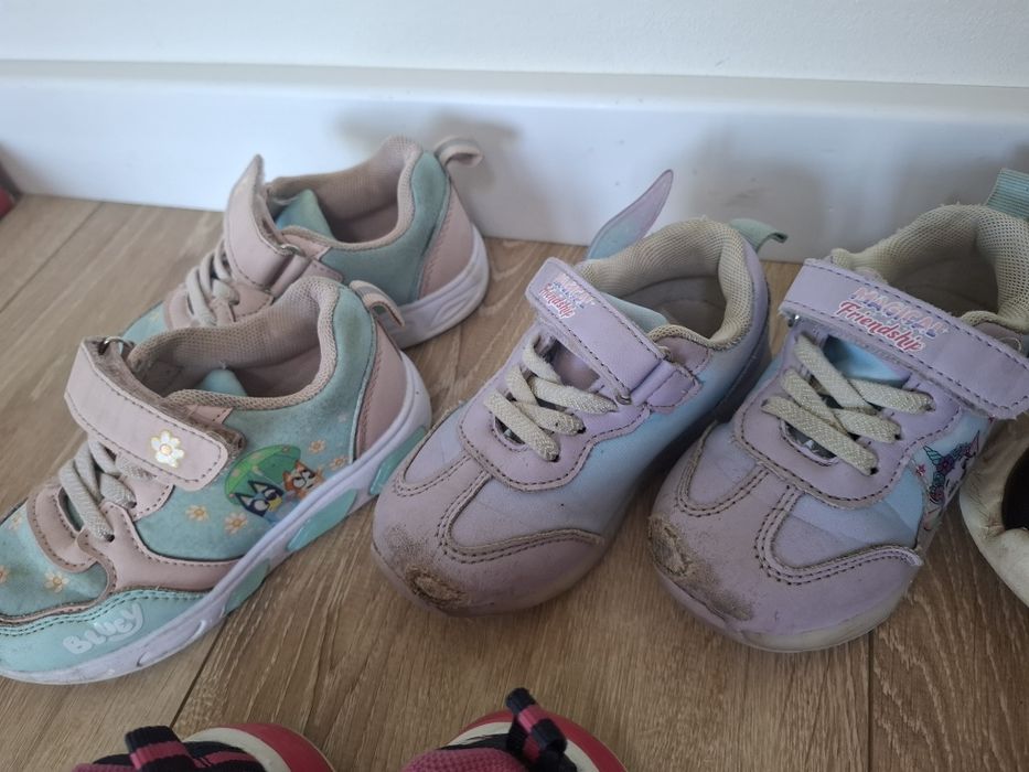 Buty dla dziewczynki r24 i 25