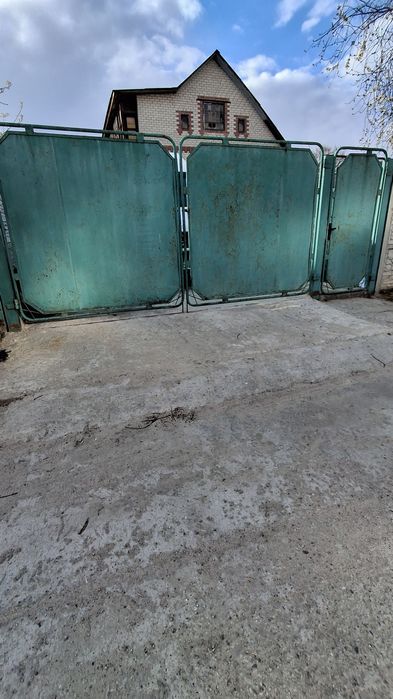 В продажу ворота із фірткою