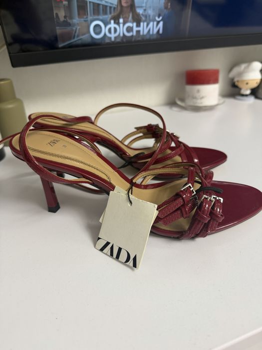 Босоніжки Zara червоні 38