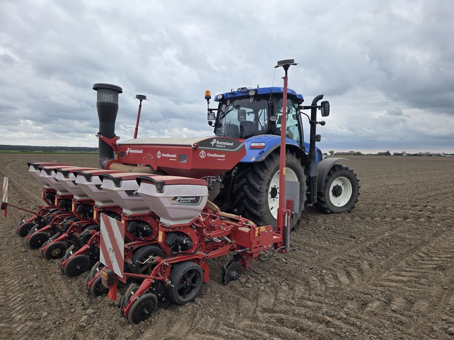 Siew kukurydzy GPS RTK 2cm kontrola sekcji. Usługi rolnicze