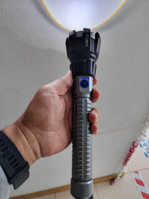 Feixe luz Animal e Violento–Alcance 800m 2500 Lúmens. Nova
