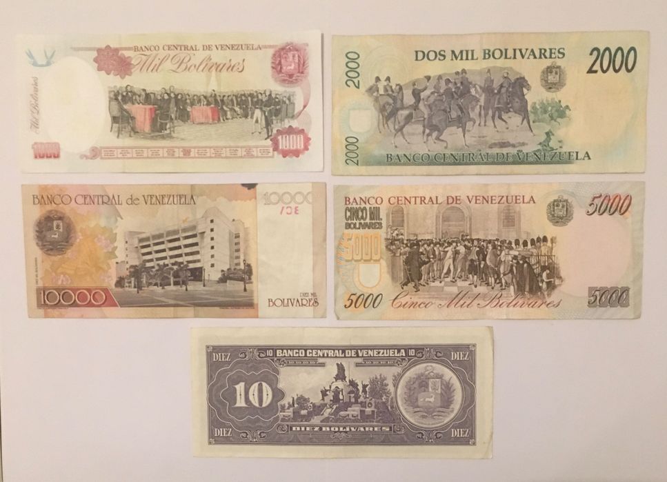 Várias notas estrangeiras antigas