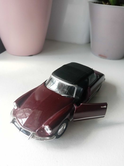 Miniatura citroen boca de sapo