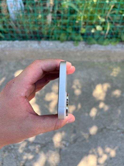 Продам IPhone 13 128 gb white