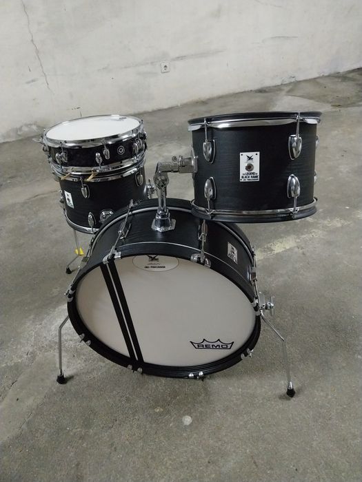 Vendo bateria impecável
