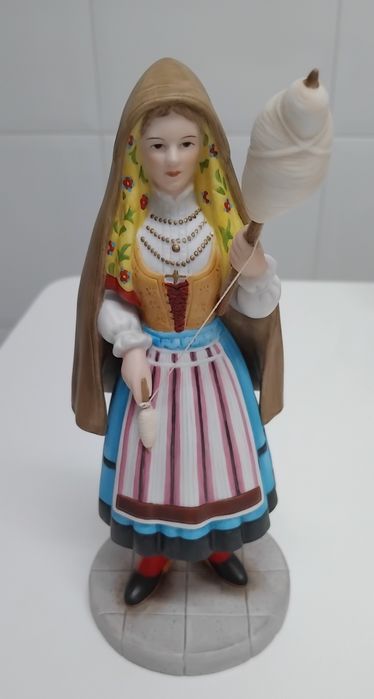 Bonecas em Biscuit Trajes Regionais de Portugal