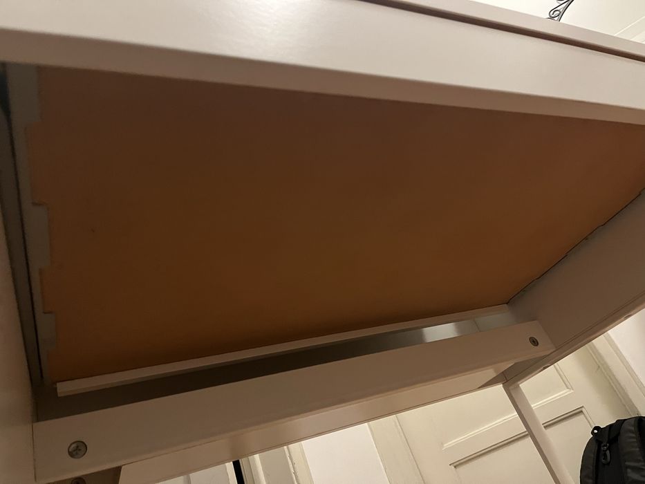 Mesa/secretária branca com gaveta