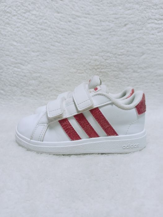 Оригінал Adidas, 26 розмір, устілка 17 см, кросівки для дівчинки
