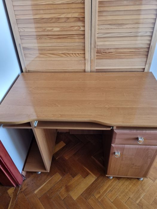 Комп'ютерний стіл