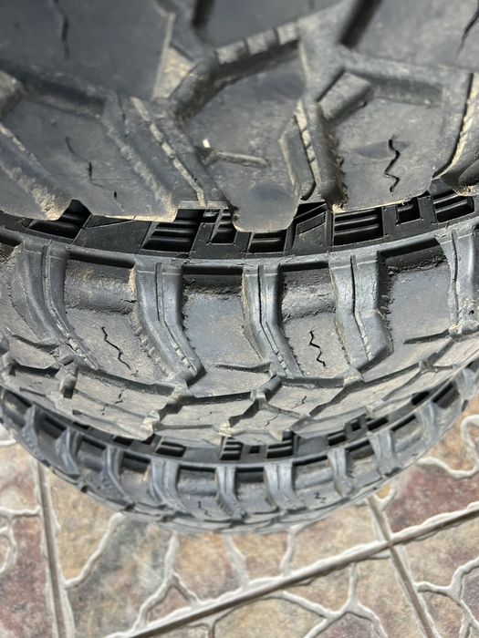 Conjunto Jantes e Pneus 32x11,5 r15