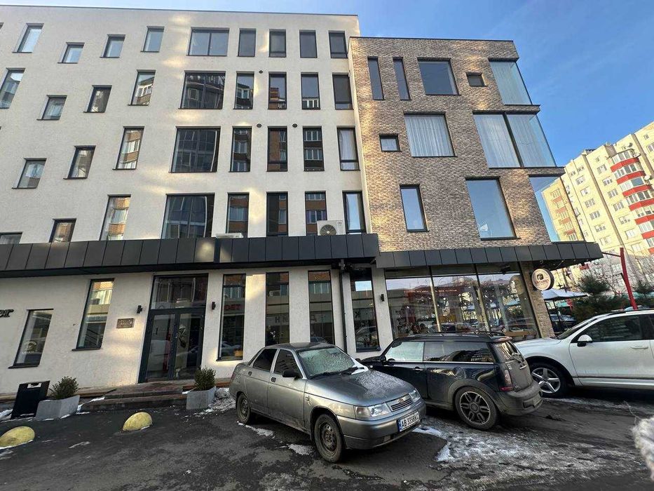 Оренда комерційного приміщення на 1-му поверсі в IQ центрі.