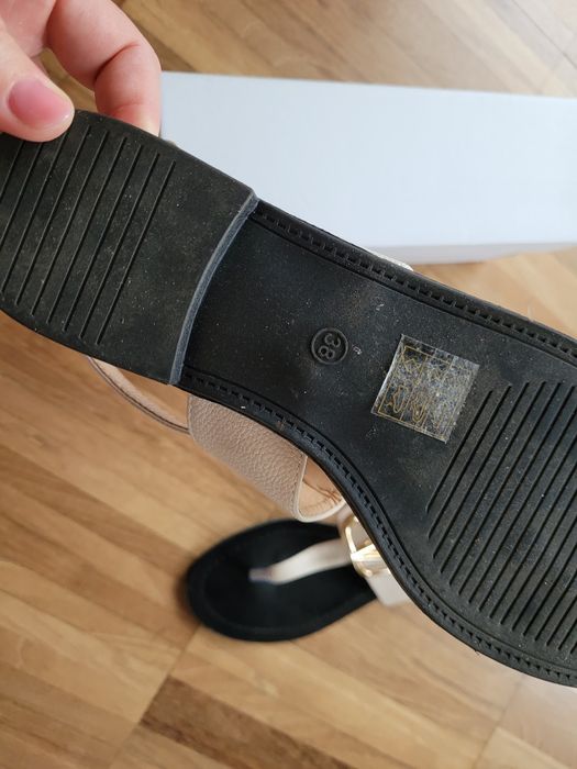 Sandały damskie beżowe rozmiar.38 płaski obcas