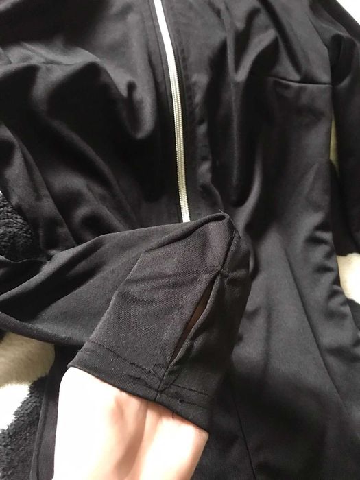 Чёрный обтягивающий комбинезон