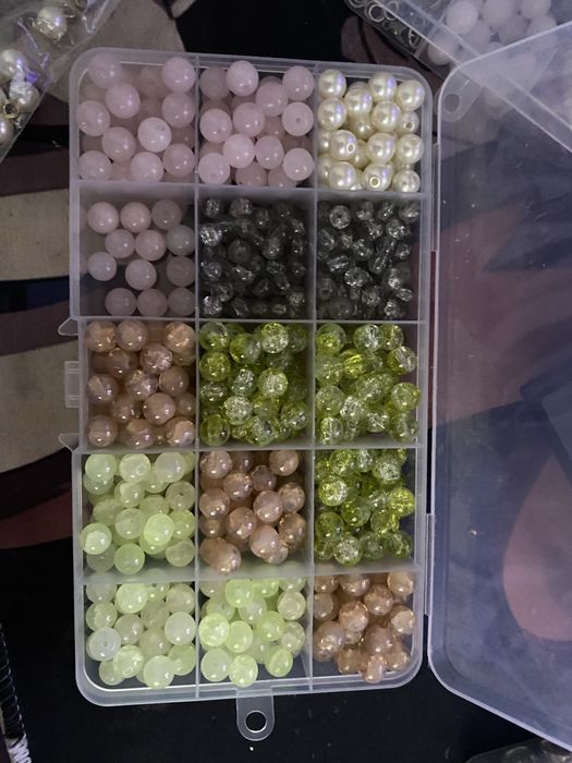 Продам наборы бус для плетение браслетов