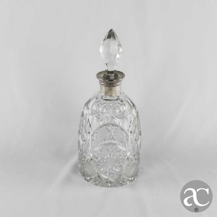 Garrafa em cristal estilo Val Saint Lambert, com gargalo em prata espanhola