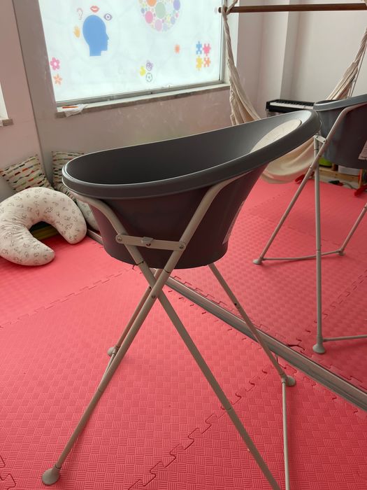 Banheira Shnuggle com suporte (para bebés até 12 meses)