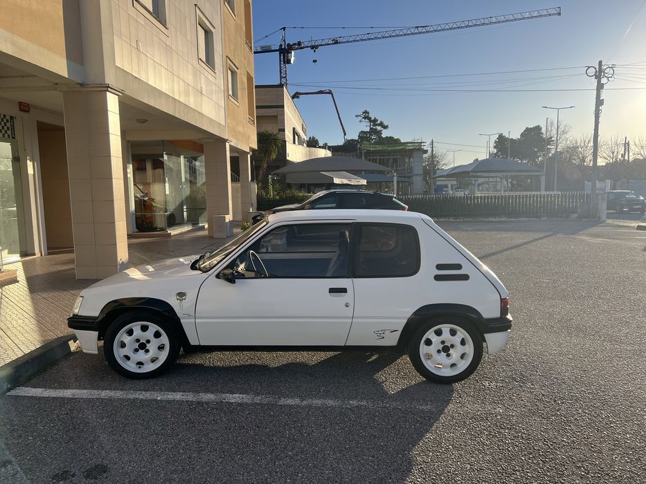 Vendo 205 xad 1.8d e outro igual para pecas mas tambem esta andar