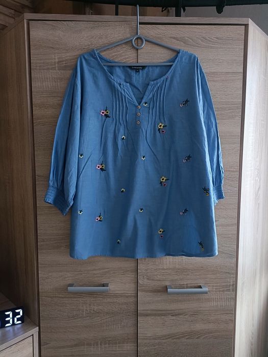 Bluzeczka w haftowane kwiatki