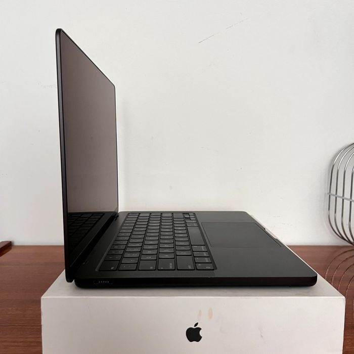 MacBook Pro M3 36GB