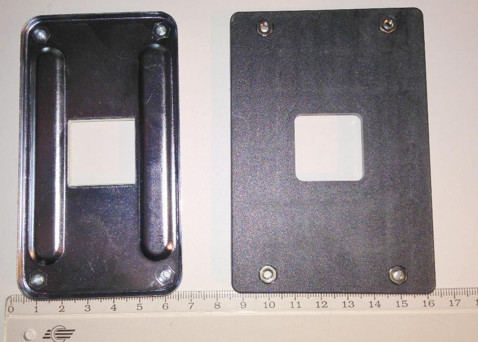 Пластини кріплення процесорного сокета AMD до  материнскої плати