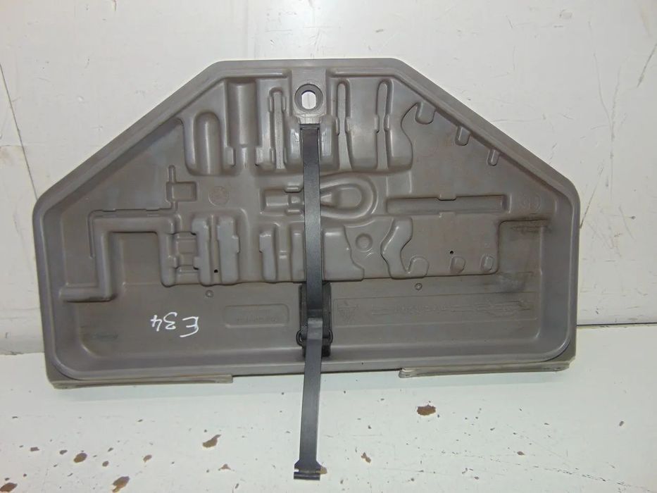 BMW e34 caixa ferramenta mala