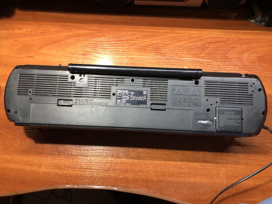Продам магнитолу PANASONIC RX-FT590 год выпуска 1988-1992