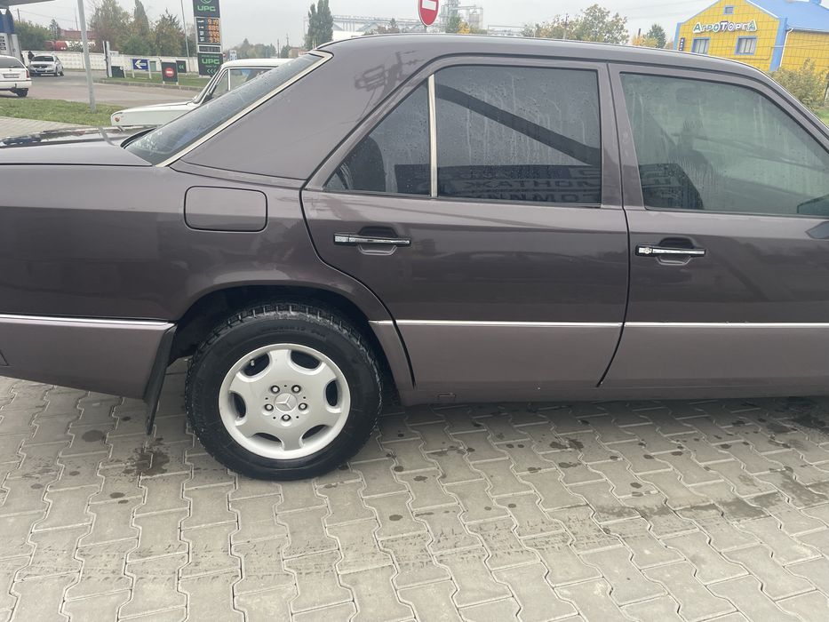 Продам 124 2.0 газ бенз 1993