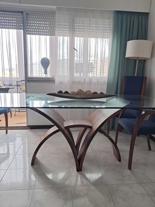 Mesa e cadeiras de jantar