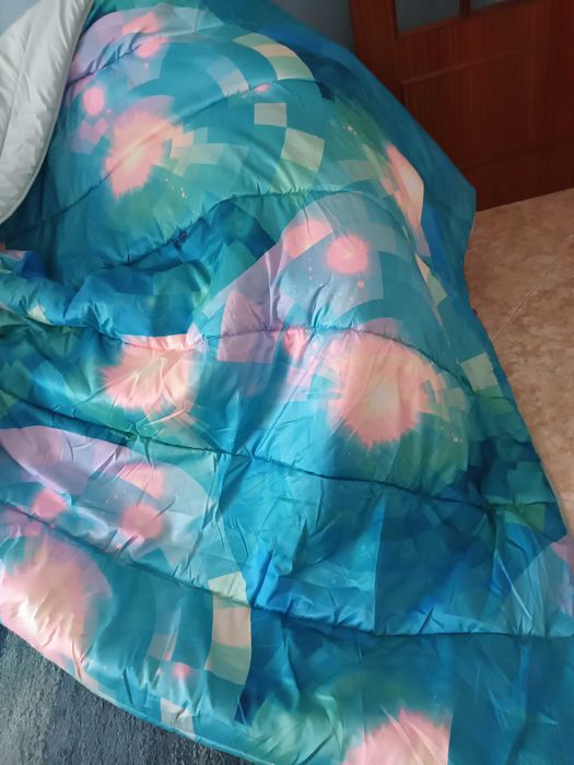 Edredon cama casal em tons de azul turquesa