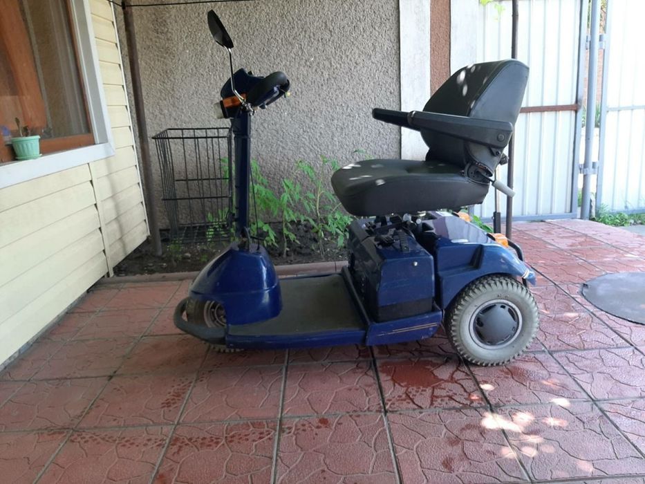 Інвалідний візок з електроприводом