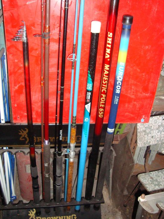 Canas   de   pesca,  directas  e  de   boia