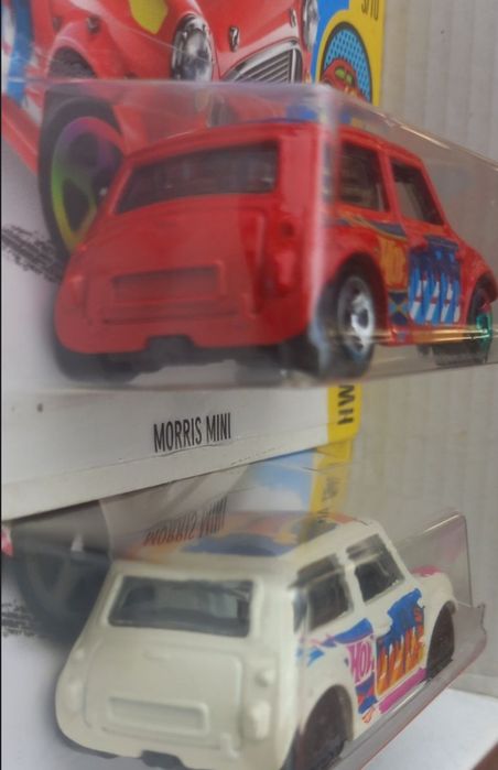 Conj 2 hot wheels sairam no ano 2015 morris mini