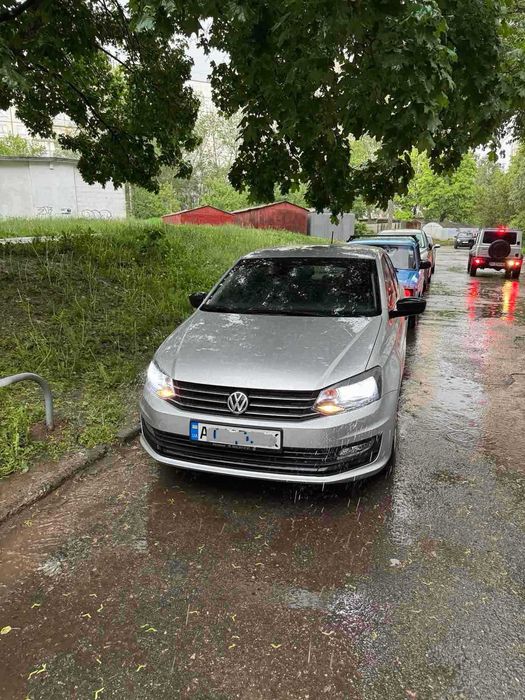 Volkswagen Polo (sedan)