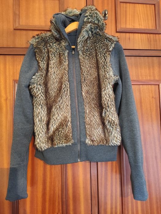 Casaco cinza com pêlo