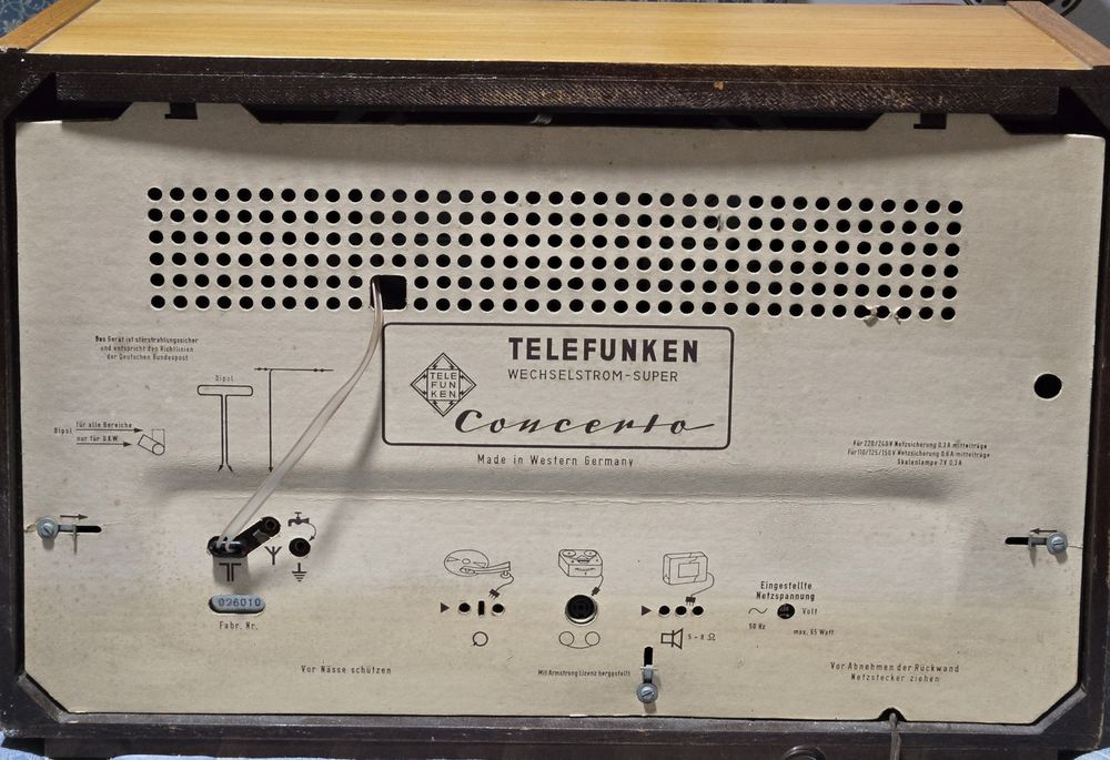 Rádio antigo reparado Telefunken