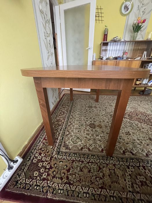 Stół rozkładany z 4 krzesłami
