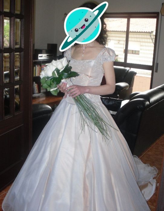 Vestido de noiva rosa, estilo princesa