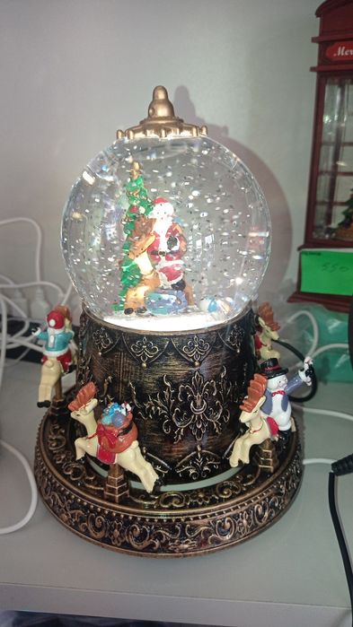 Новорічний світильник куля зі снігом та Санта-Клаусом, каруселька