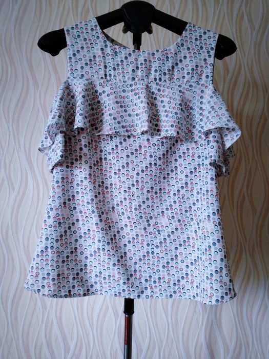 Блузка з відкритими плечима