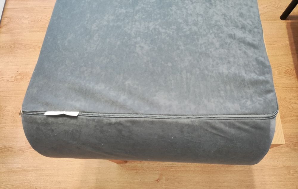 Poduszka pod nogi szara klin ortopedyczna  jak nowa