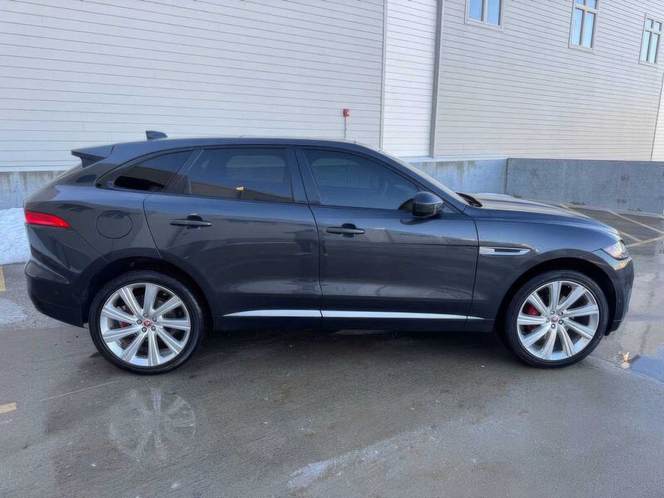 Jaguar F-PACE S      2017