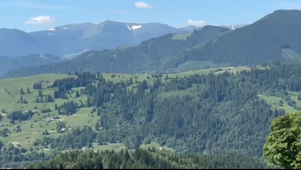 Продаж видової ділянки, поруч комунікації та гарний заїзд