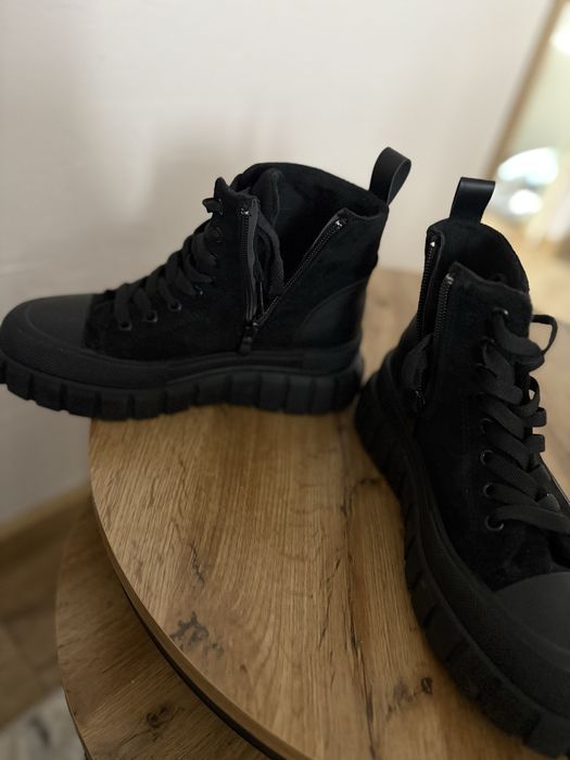 Czarne botki na zamek