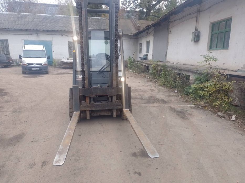 Продам вилочний навантажувач