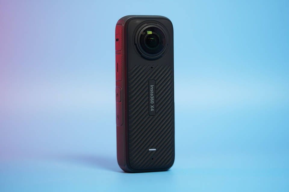 Екшн-камера Insta360 X4 8K увага на опис товару