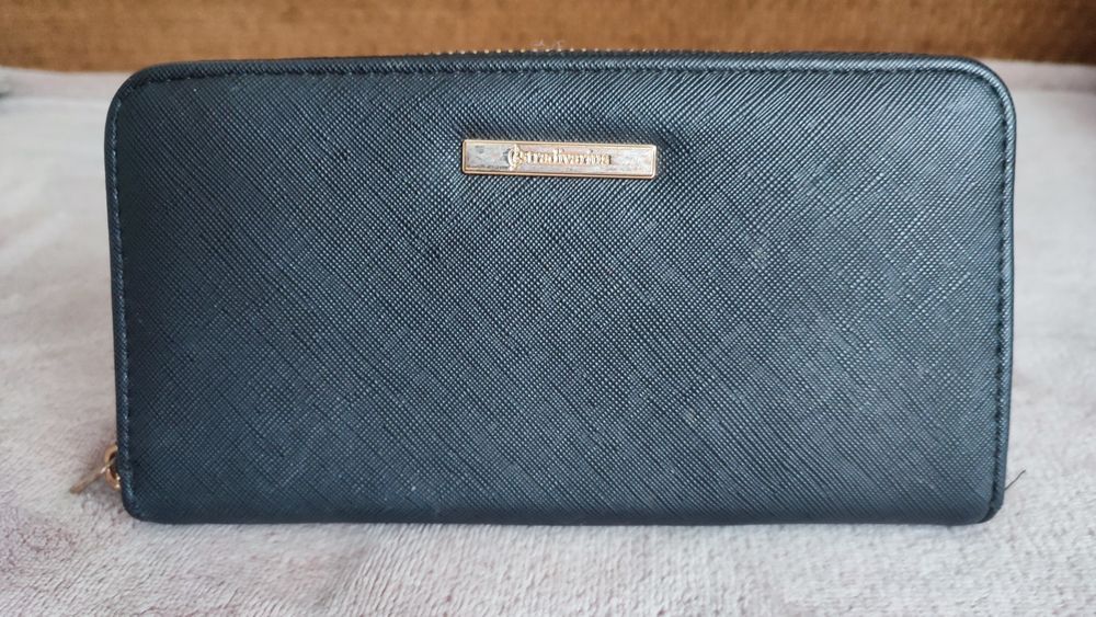 Portfel damski ze sklpeu Stradivarius